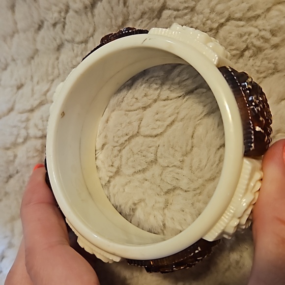 #0045 Vintage Sarah Coventry Coffee and Cream Bracelet Bangle White Brown Flower - Picture 5 of 7
